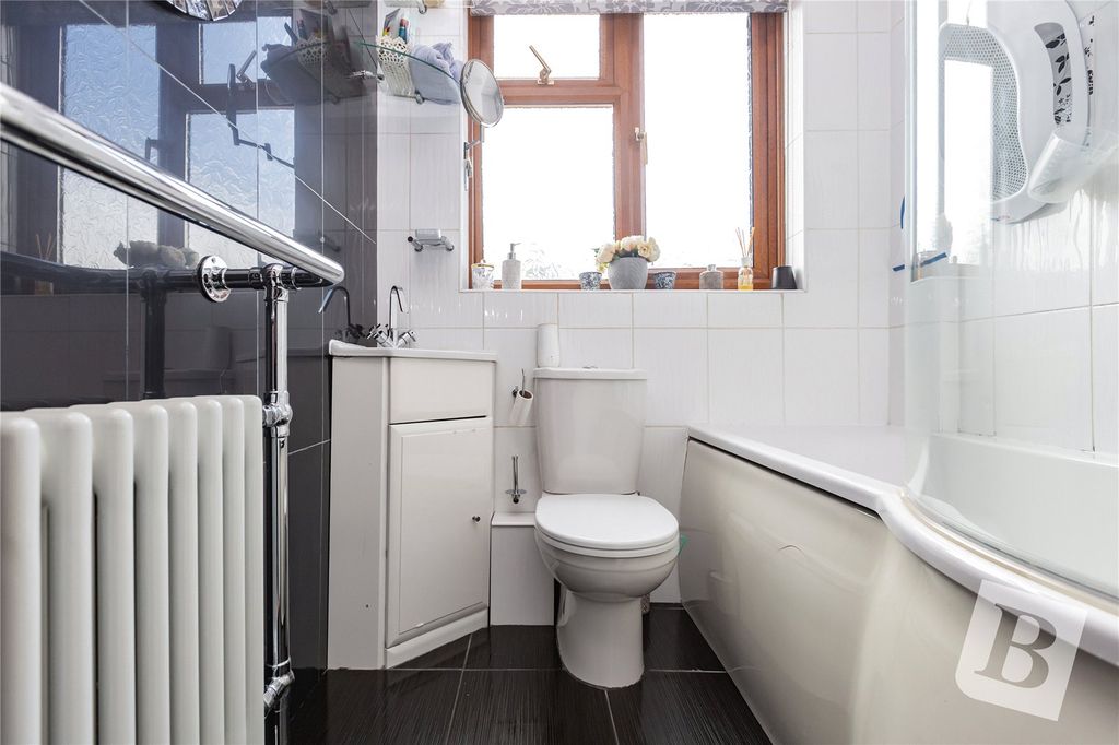 Property photo 3 of 12 Family Bathroom