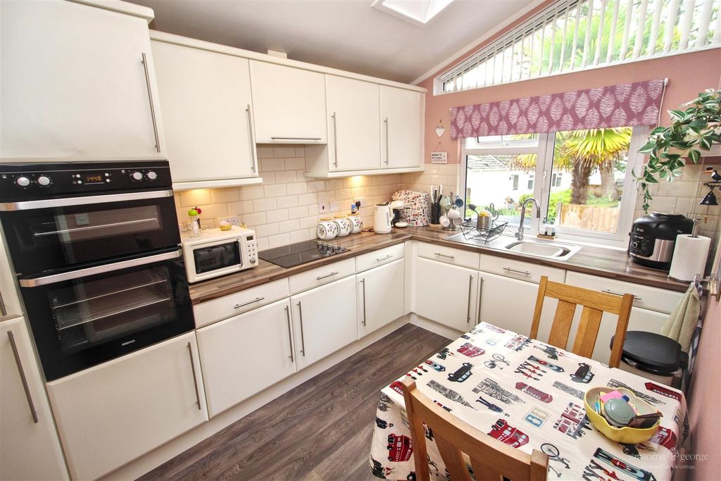 Property photo 2 of 17 Kitchen
