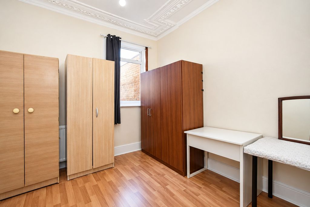 Property photo 3 of 11 5690543