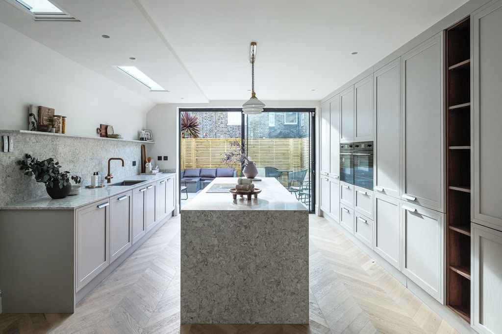 Property photo 1 of 32