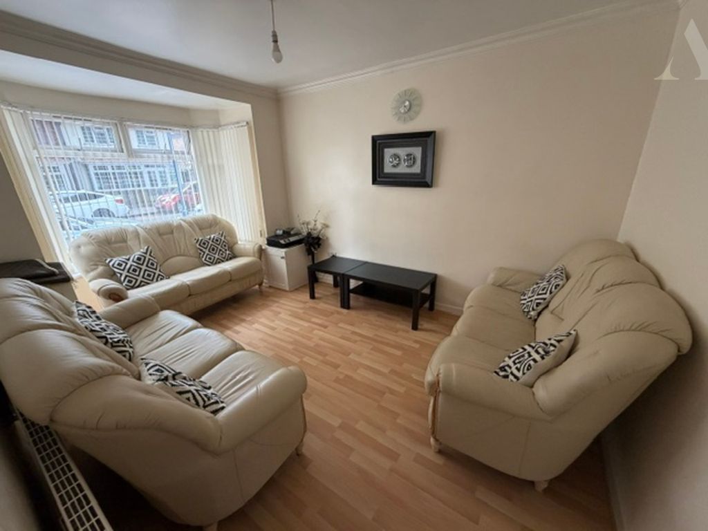 Property photo 2 of 11 41 Sandbourne Ave Front Reception Room.Jpeg