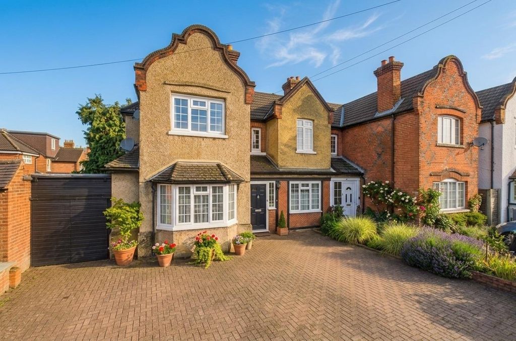 Property photo 1 of 20 1 Front Cleardrive.Jpg