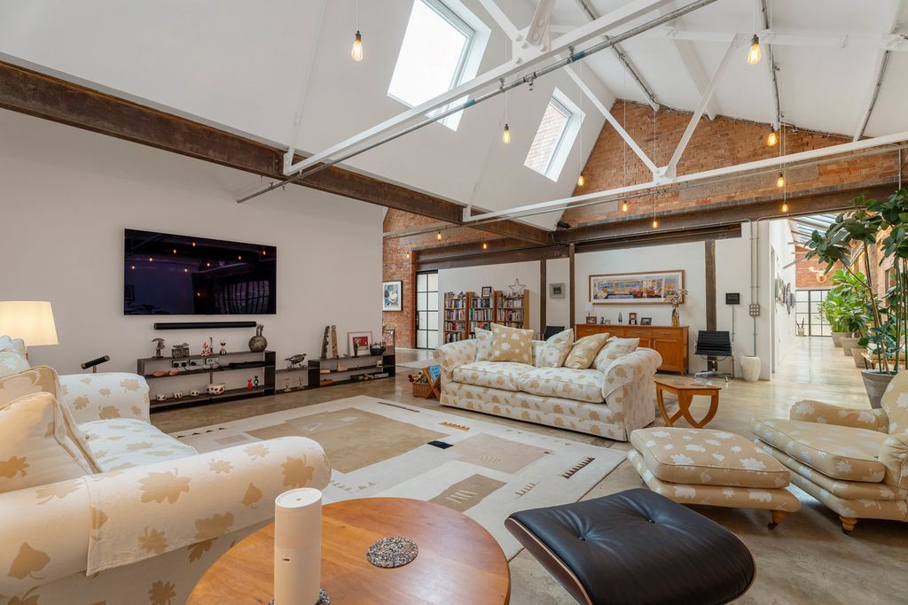 Property photo 3 of 15