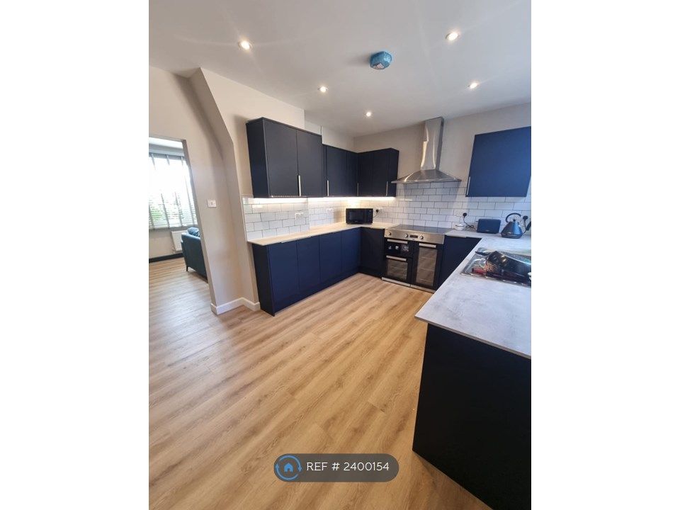 Property photo 3 of 8 Kitchen