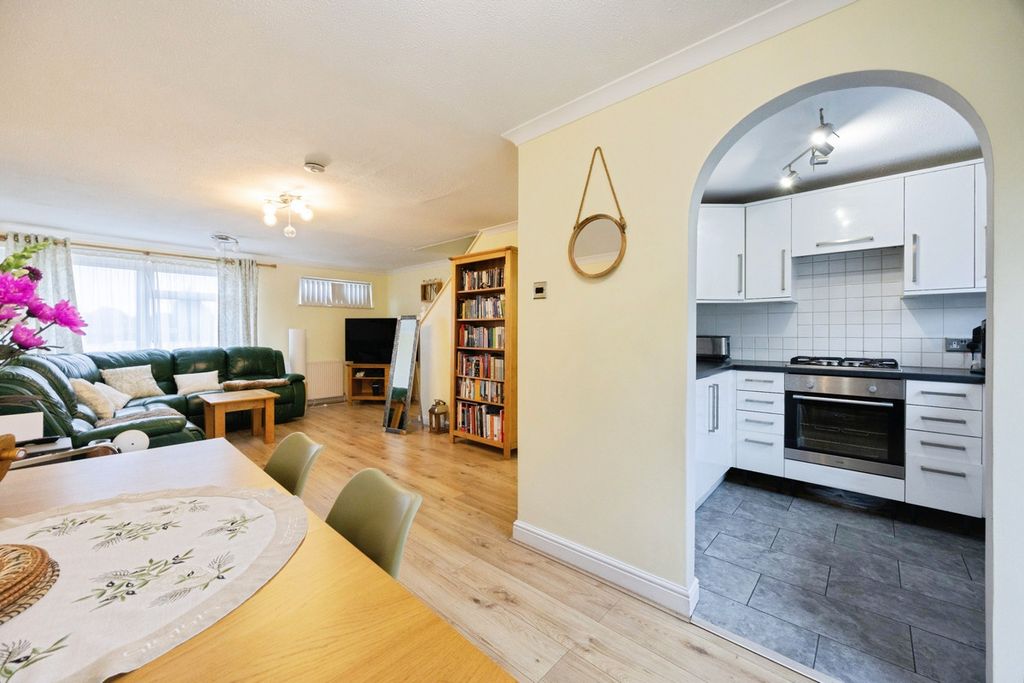 Property photo 3 of 23