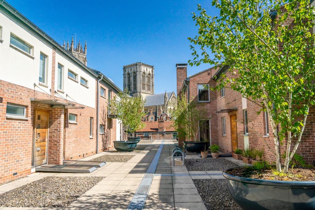 Property photo 1 of 12 Stonegate Court (15 Of 16).Jpg