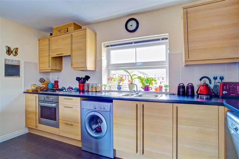 Property photo 3 of 8 Kitchen