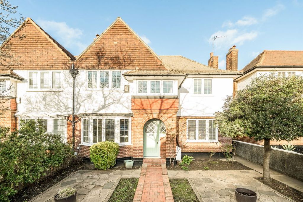 Property photo 1 of 11