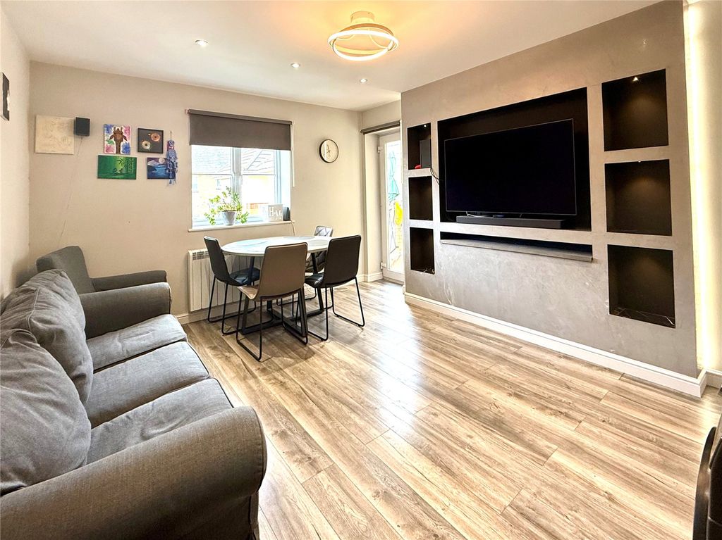 Property photo 3 of 14 Picture No. 33