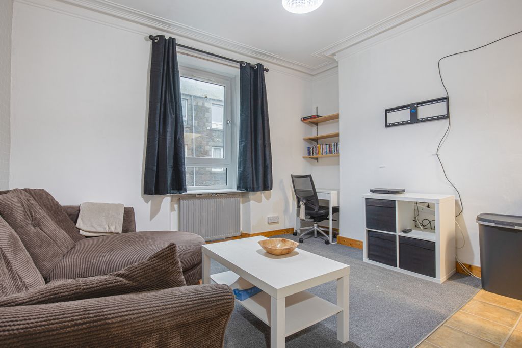 Property photo 3 of 10 Livingangle1