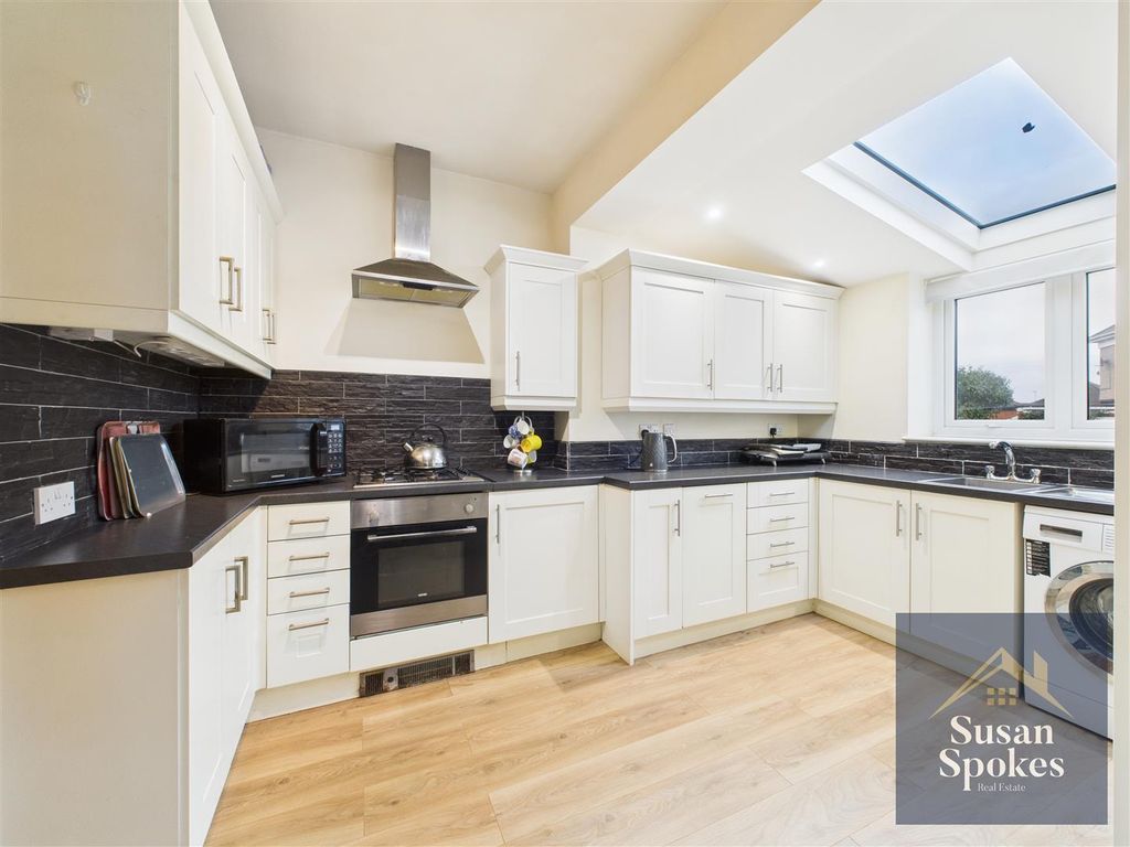 Property photo 2 of 25 Cam01858G0-Pr0223-Still026.Jpg