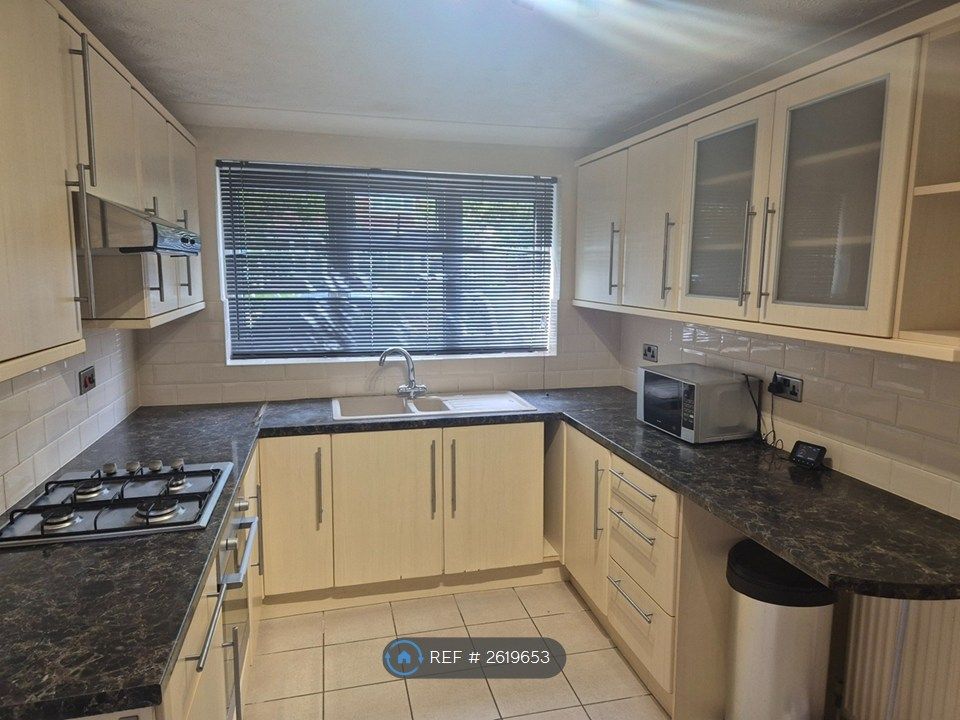 Property photo 3 of 9 Kitchen