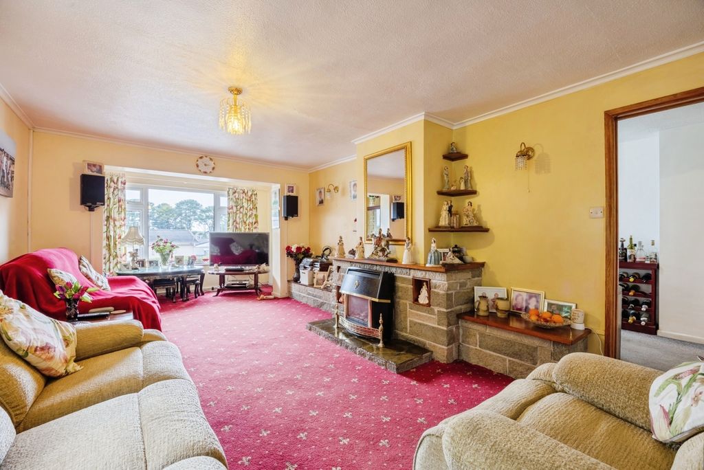 Property photo 2 of 17 Photo