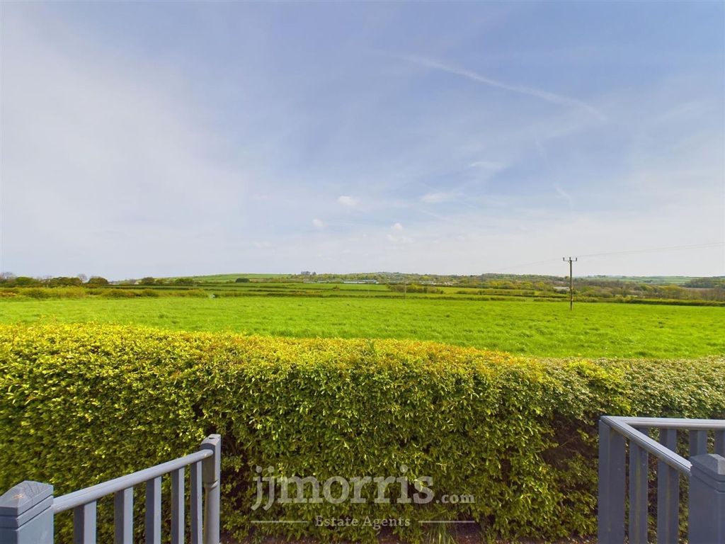 Property photo 3 of 38 Cam03686G0-Pr0066-Still013.Jpg