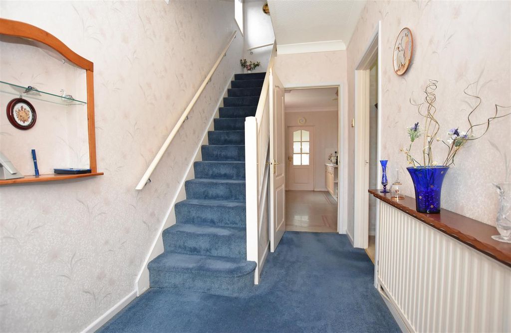 Property photo 2 of 15 Entrance Hall.Jpg