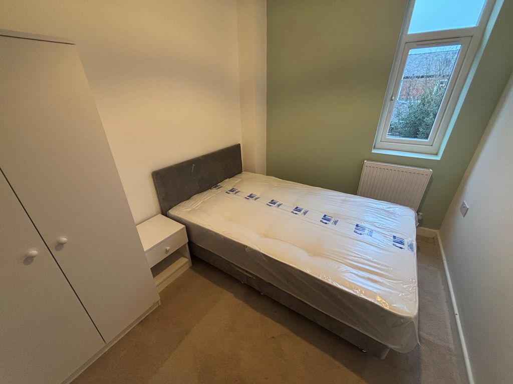 Property photo 2 of 6 Bedroom