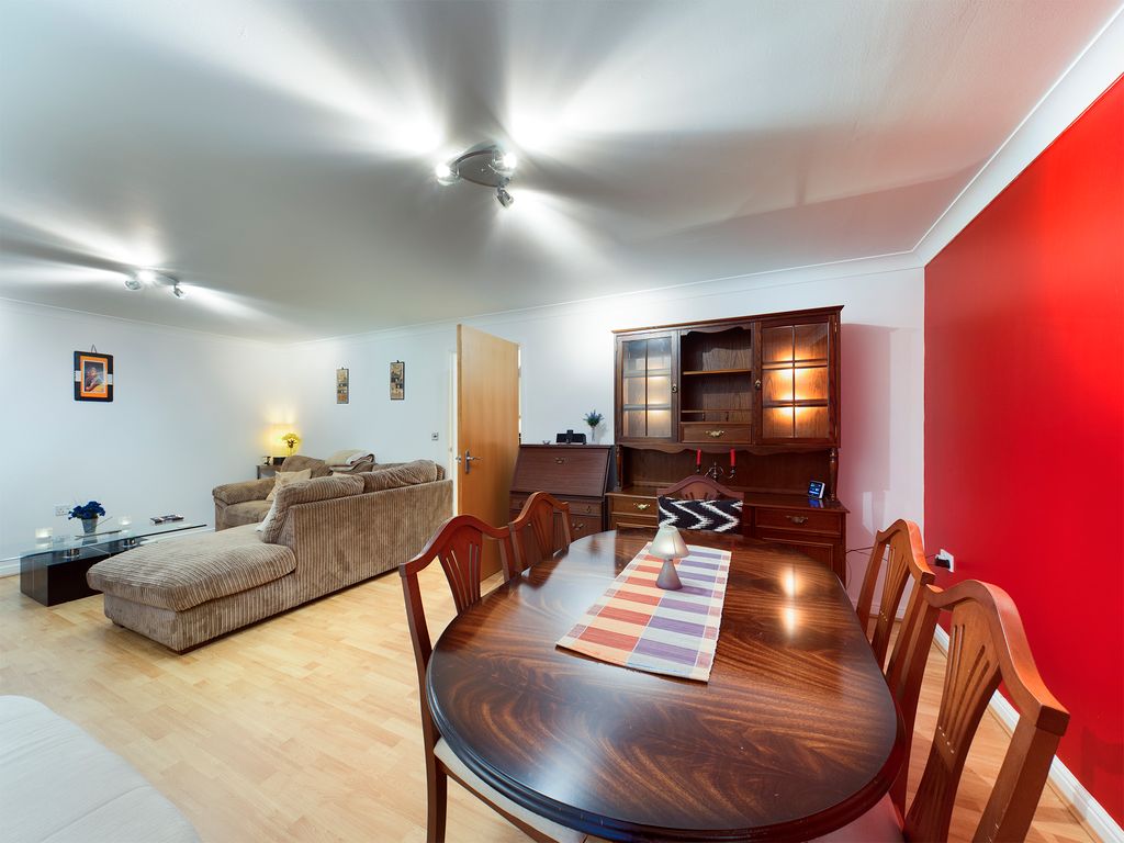 Property photo 3 of 8 Living Area