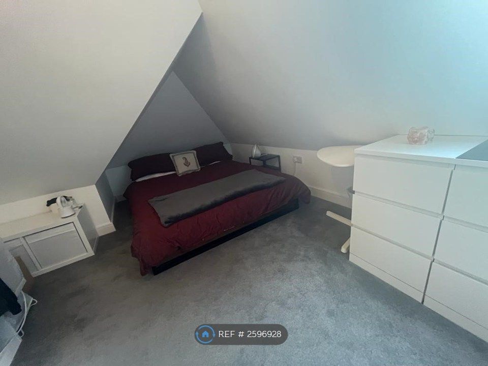 Property photo 3 of 9 Bedroom 2