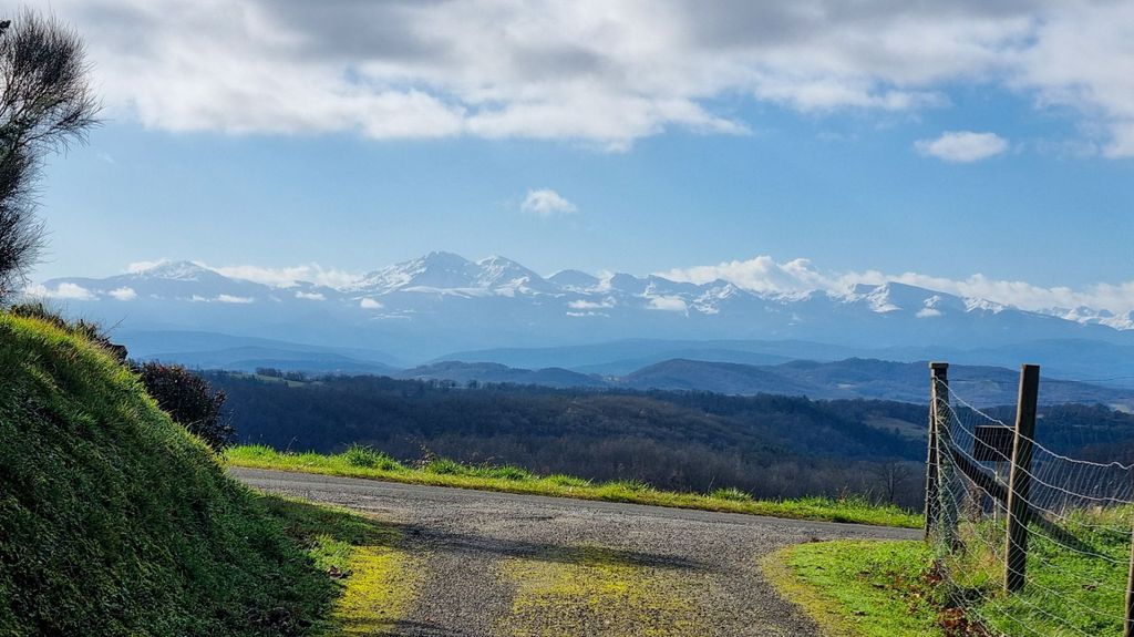 Property photo 2 of 23