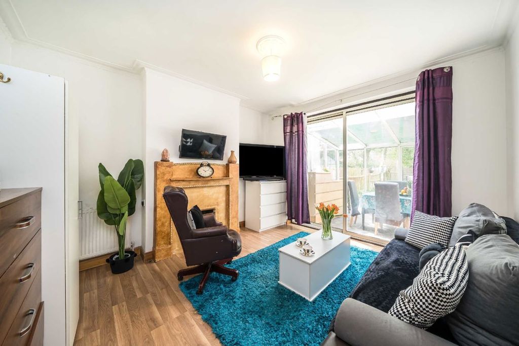 Property photo 2 of 8