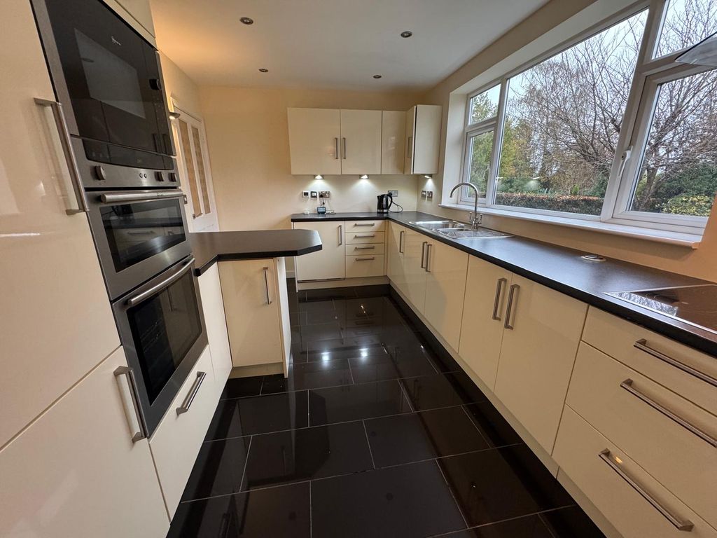 Property photo 2 of 31 Image