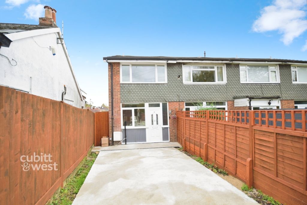 Property photo 2 of 10 4815E866-Dsc_0040