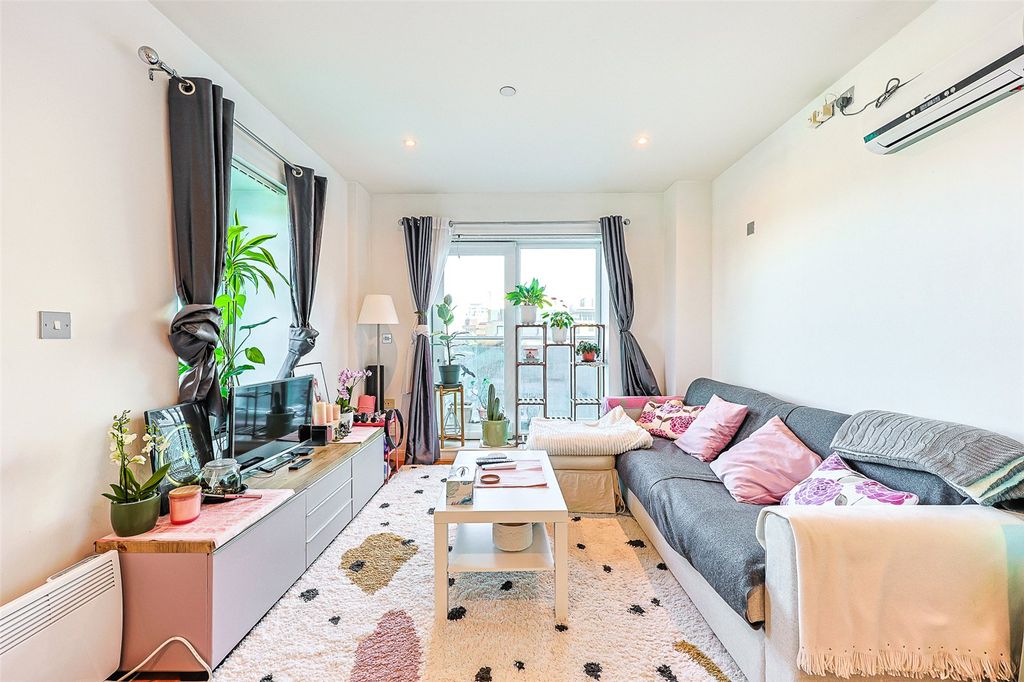 Property photo 3 of 17 Picture No. 15