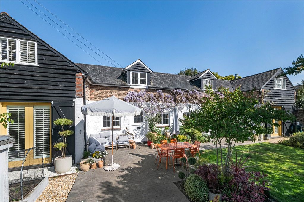 Property photo 1 of 25 Old Coach House