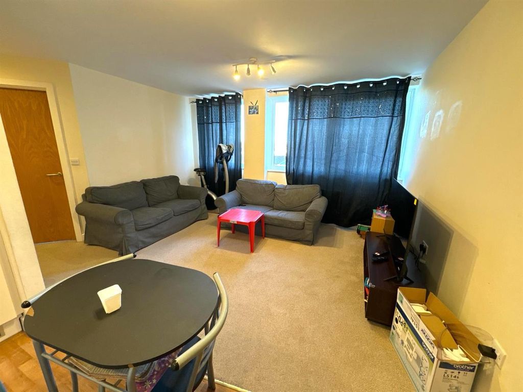 Property photo 3 of 7 Living Rm Pic 2.Jpg