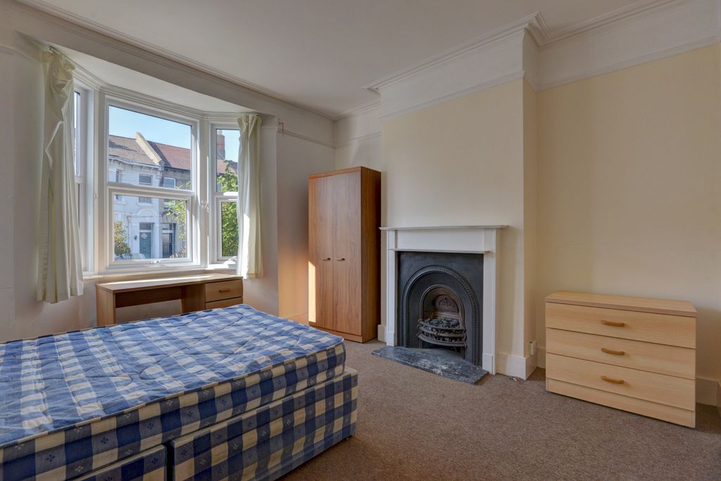 Property photo 1 of 14 A Spacious And Well-Lit Master Bedroom With A Larg...