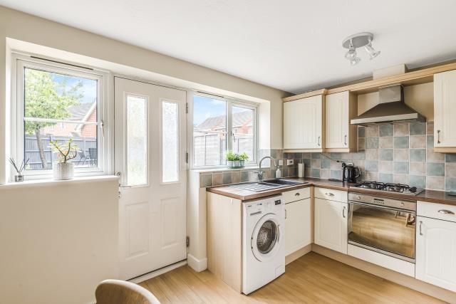 Property photo 2 of 7 Kitchen