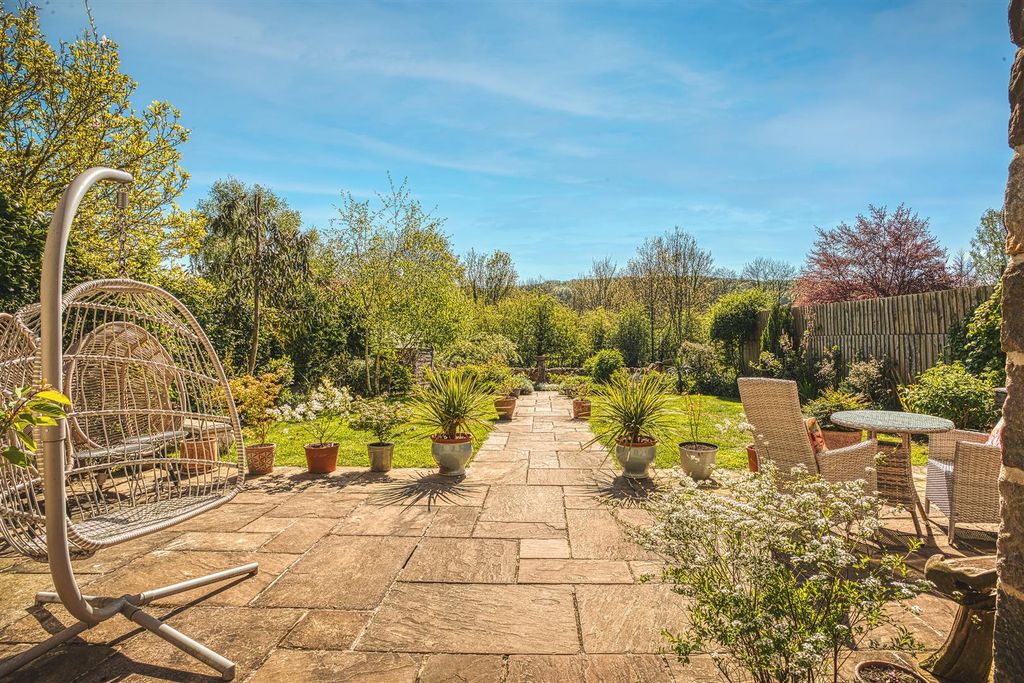 Property photo 2 of 31
