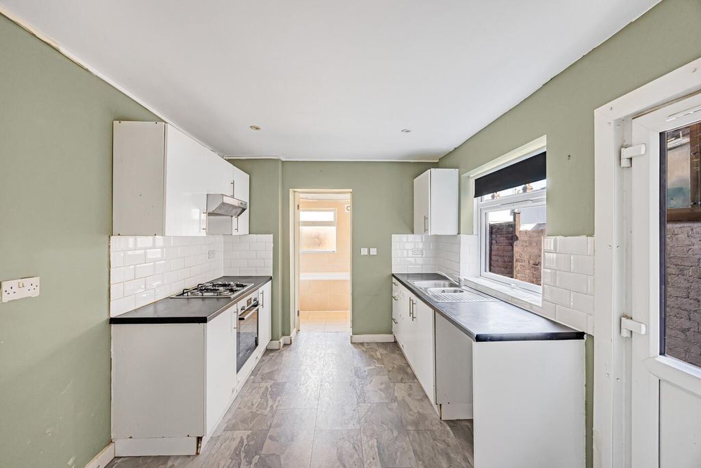 Property photo 3 of 18 17_89756.Jpg