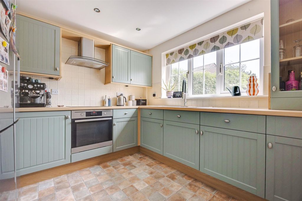 Property photo 3 of 20 Kitchen