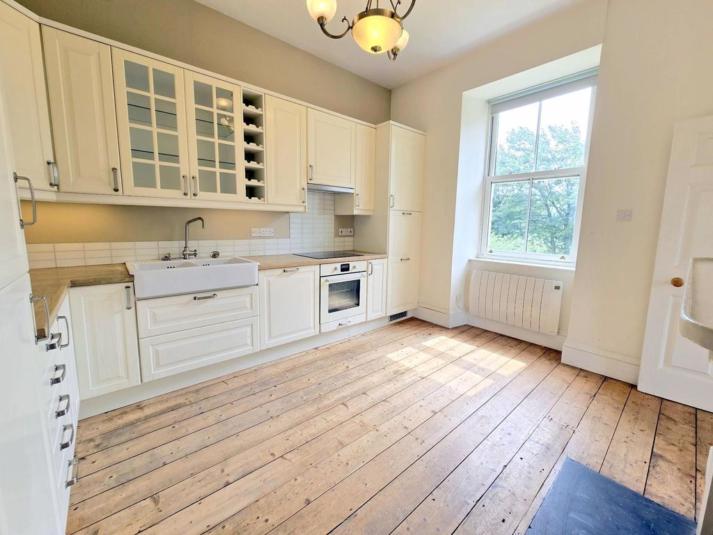 Property photo 3 of 31