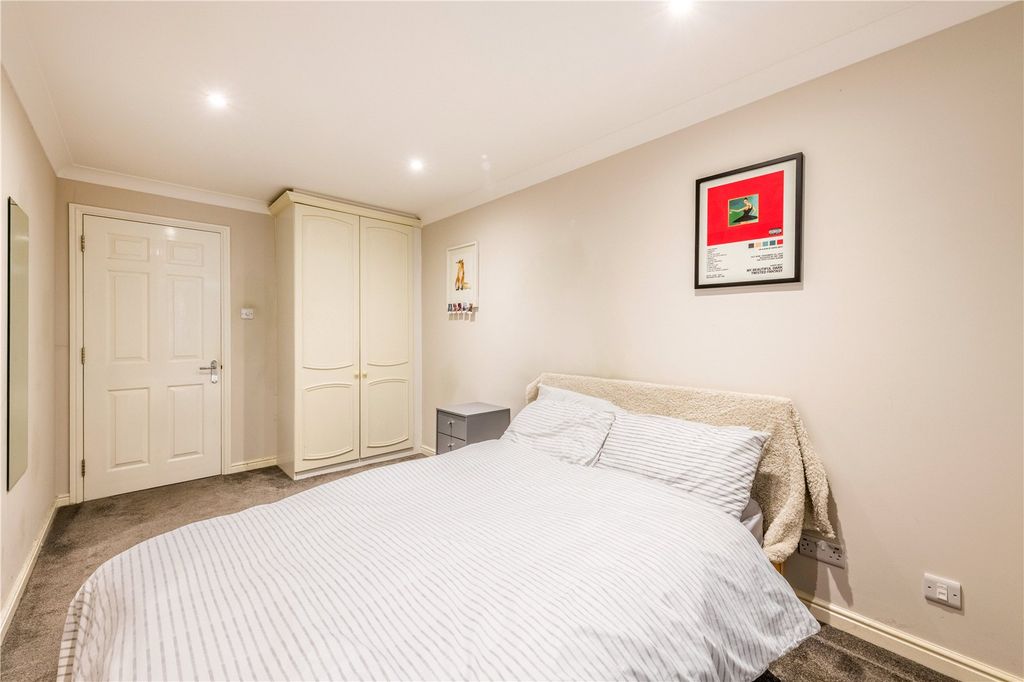 Additional image 11 of 2 bed flat for saleChatsworth Square, Hove, East Sussex BN3