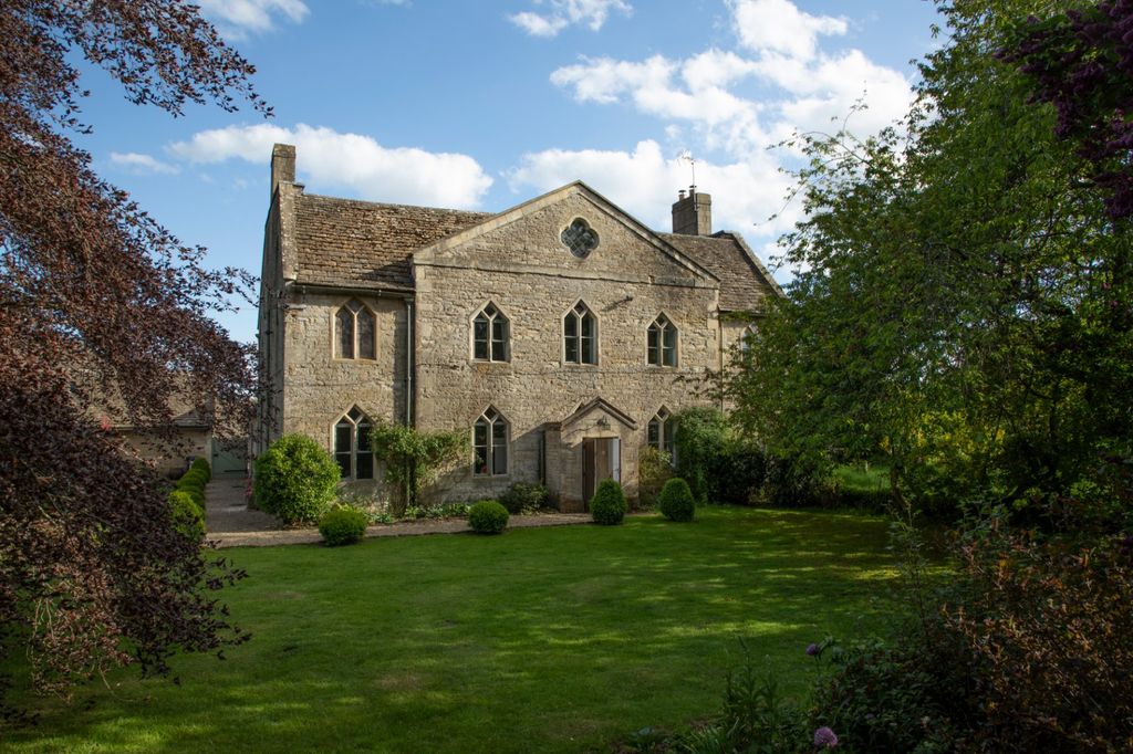 Property photo 2 of 29 Picture No. 10