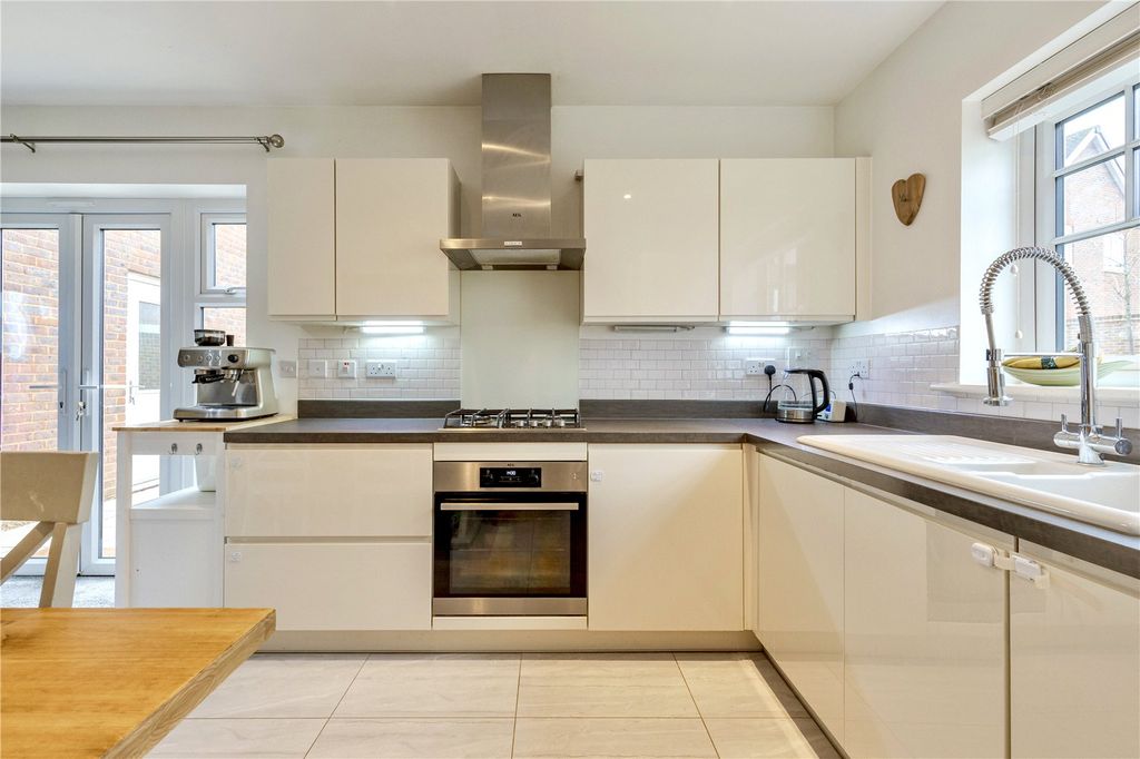 Property photo 3 of 14 Kitchen