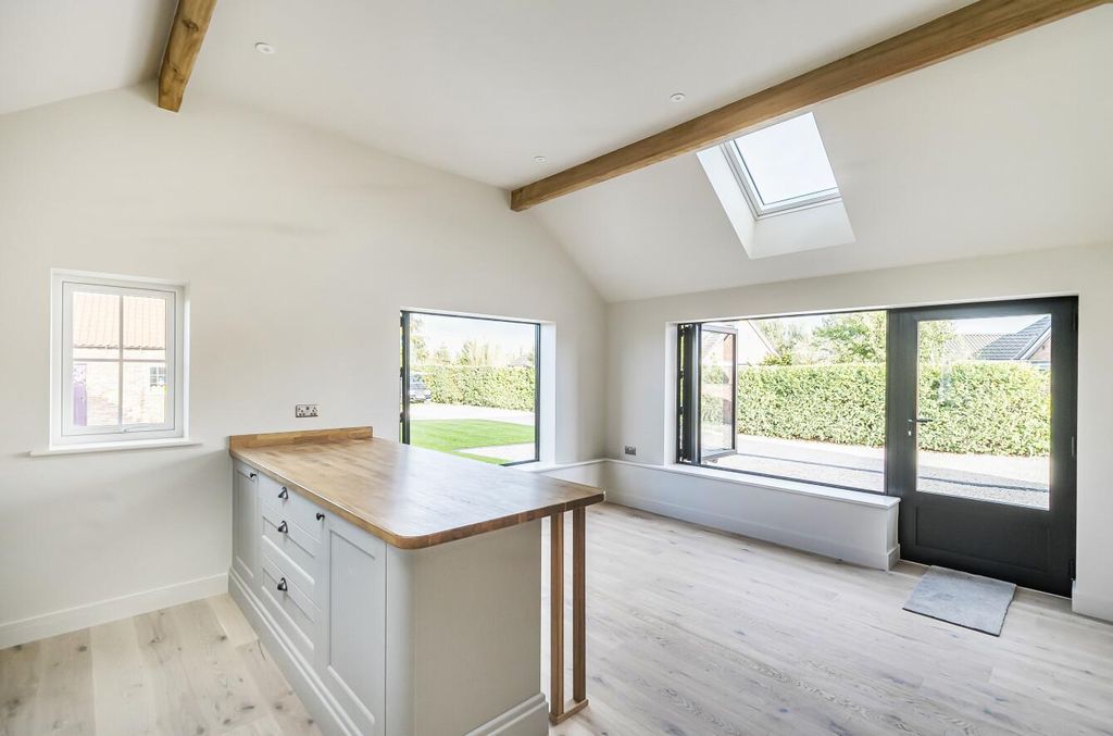 Property photo 3 of 30 1346701-15-68c997E9d4d4d.Jpg