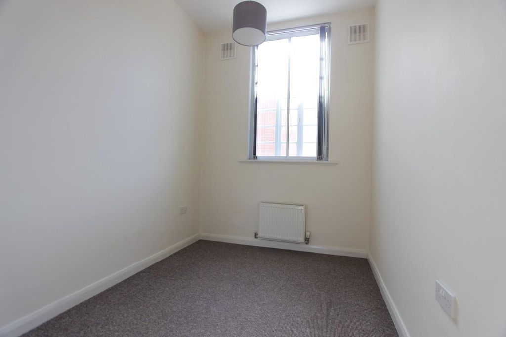 Property photo 2 of 13 Bedroom1 Cp28.Jpg