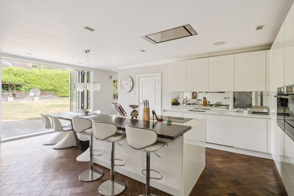 Property photo 1 of 30