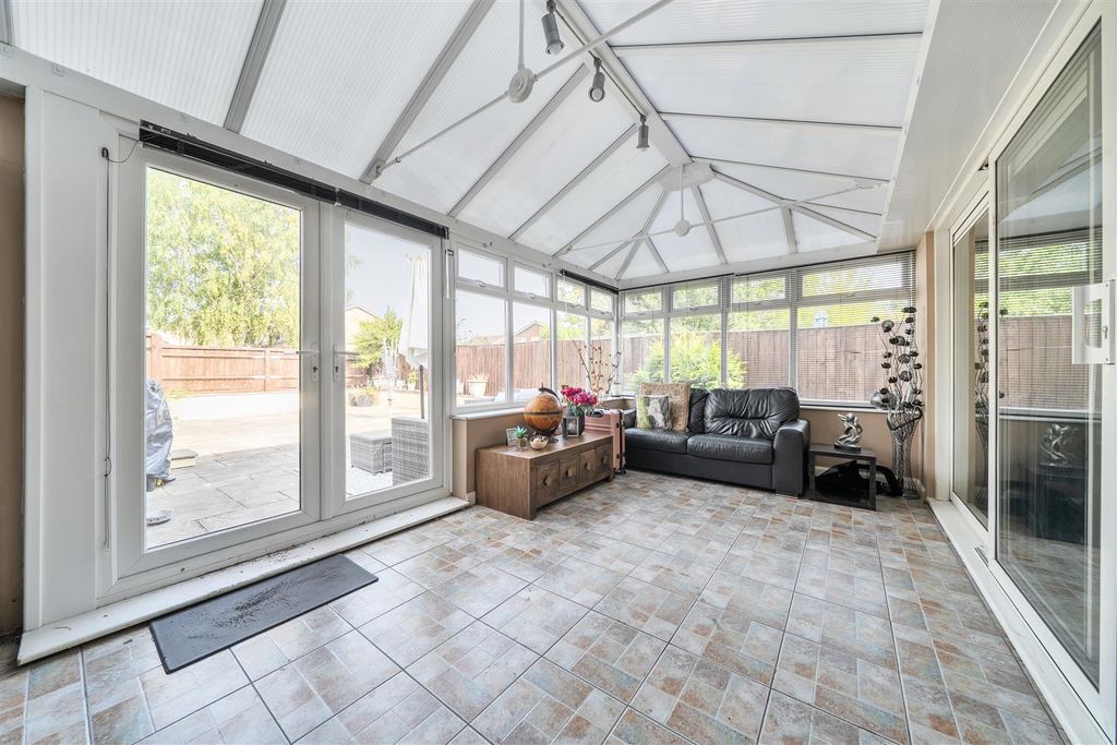 Property photo 3 of 19 Conservatory