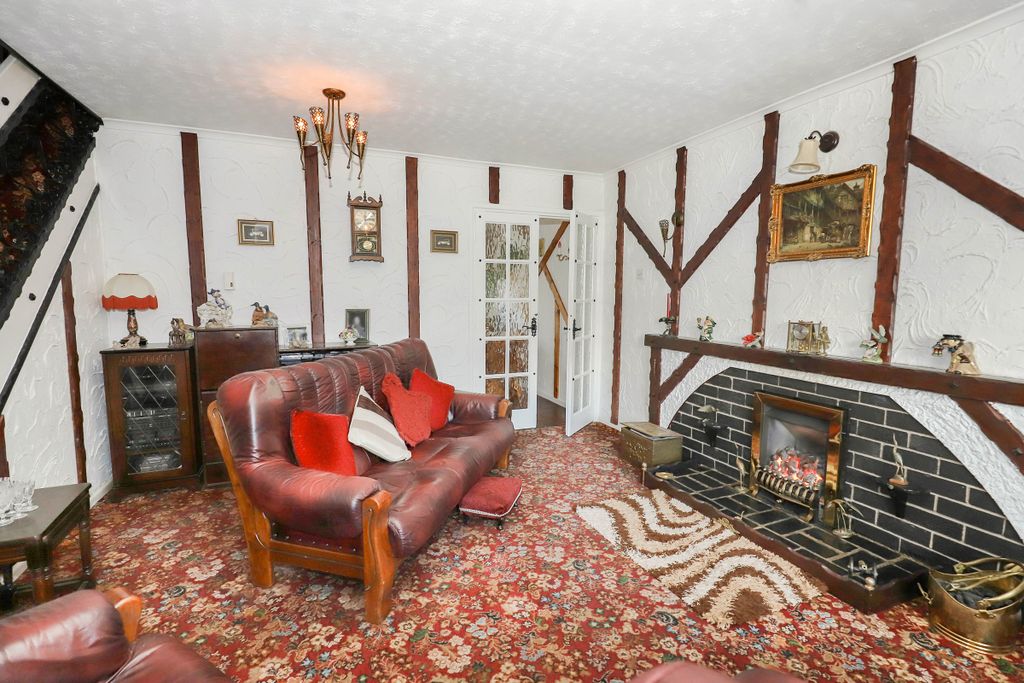 Property photo 2 of 13 Lounge