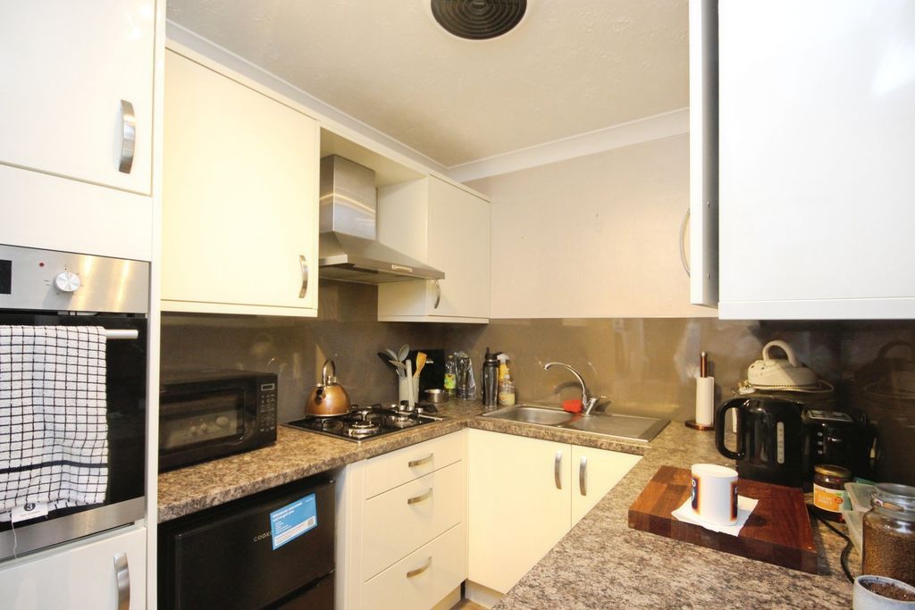 Property photo 3 of 8 Kitchen