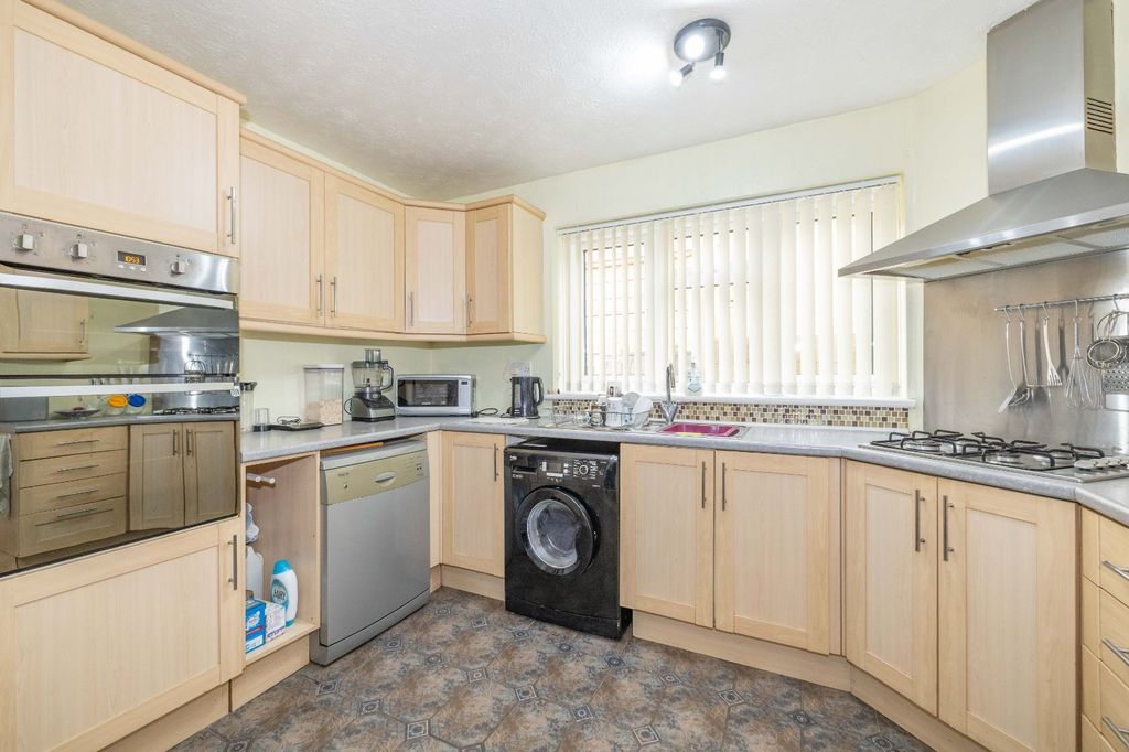 Property photo 3 of 12 Picture 3