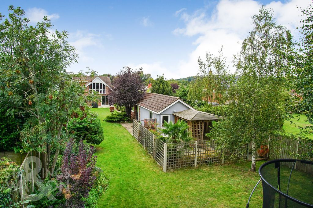 Property photo 1 of 33