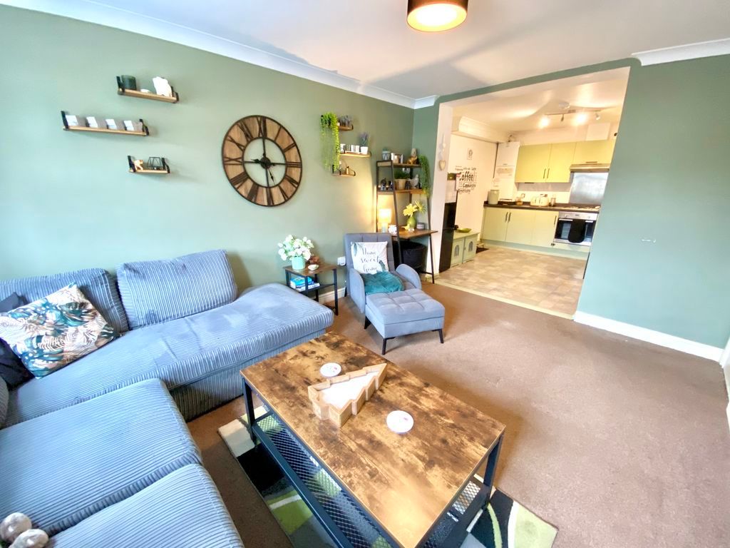 Property photo 3 of 10 Lounge