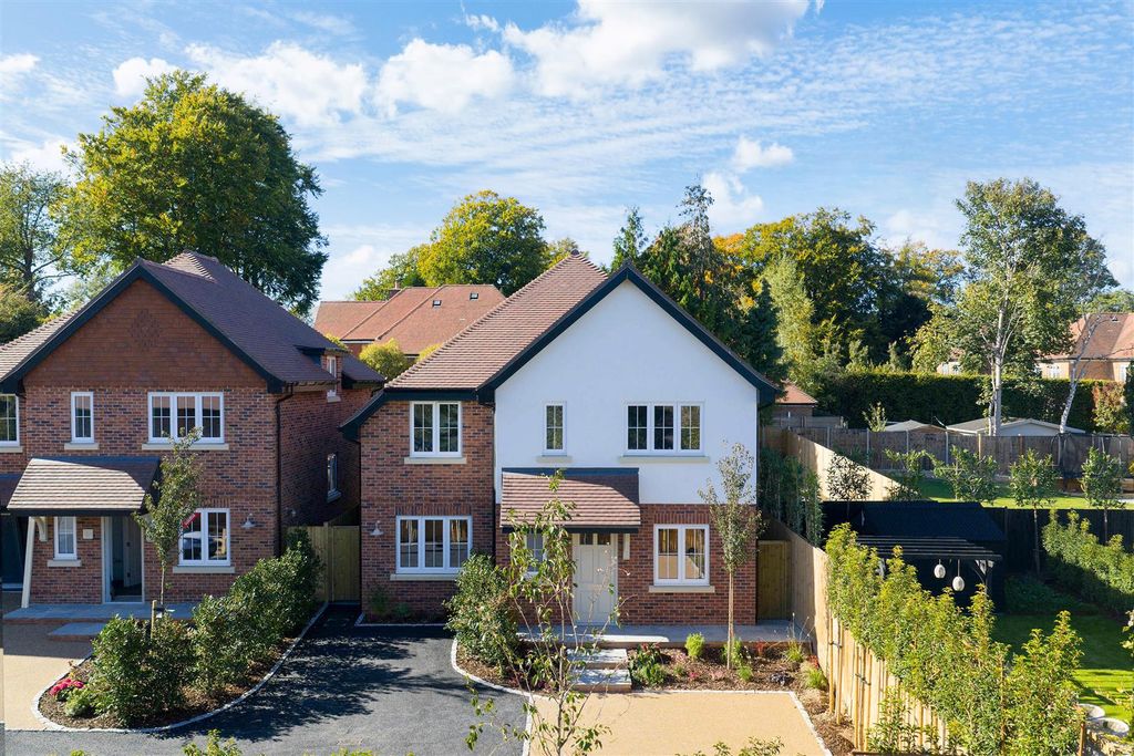 Property photo 3 of 47 Amberwood Grove - Externals -22.Jpg