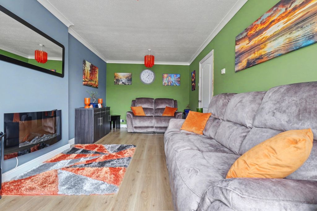 Property photo 3 of 14 4- Ryan Clarke Ewemove Wakefield