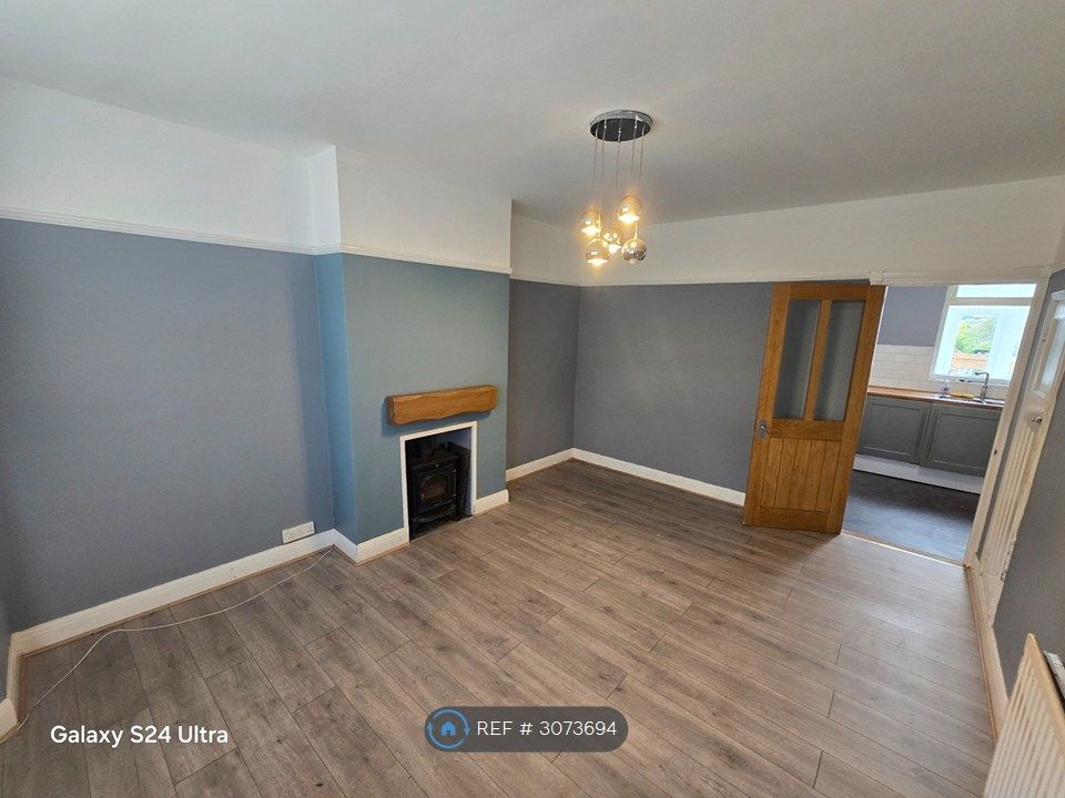Property photo 1 of 18 Living Room